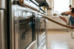 欧琳油烟机全天维修热线教导-Rinner油烟机清洗：告别油污，享受清新厨房生活