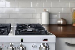 百尊燃气灶售后服务专线传授:南方房车燃气灶维修指南：轻松解决常见问题