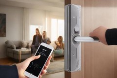 索伯特智能锁登记热线电话梳理#康佳智能锁充电攻略：轻松掌握充电技巧