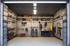 星月神防盗门400报修通联教导<巧用收纳，让车库防盗门空间更整洁>